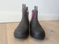 Moonah Chelsea Boots in Dunkelbraun und Pink