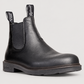 Redback Whistler RWBK Black – KI-bearbeitete Studioansicht auf warmgrauem Hintergrund