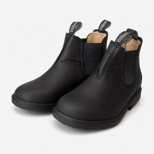 Yabbies Kinderboots Black – freigestellte Studioansicht